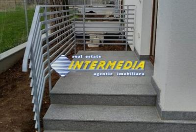 Casă individuală cu 3 camere cu Canalizare în Cetate