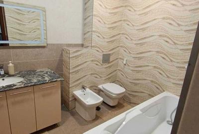Apartament cu 3 camere decomandat în Tractorul - 7