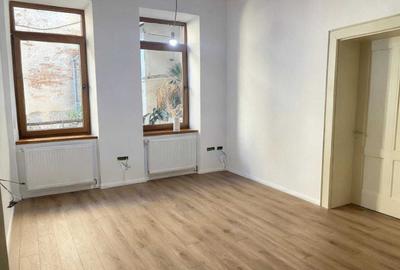 Apartament cu 3 camere semidecomandat în Lotrioara - 1