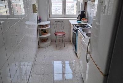 Apartament cu 4 camere decomandat în Ostroveni