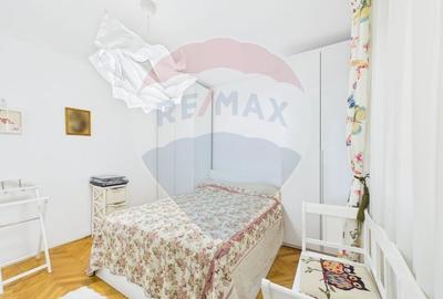 Apartament cu 4 camere semidecomandat, mobilat în 13 Septembrie - 25