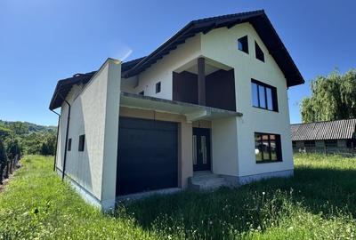 Casă cu 6 camere cu Teren 2147 Mp în Cetățeni - 10