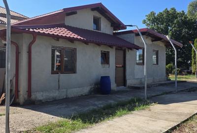Casă individuală cu 8 camere cu Canalizare în Ciolpani - 53