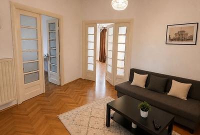 Apartament cu 3 camere semidecomandat, mobilat în Central