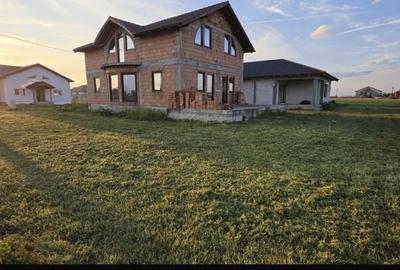 Casă cu 4 camere cu Teren 180 Mp în Central - 4