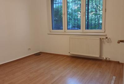 Apartament cu 2 camere semidecomandat în 1 Mai