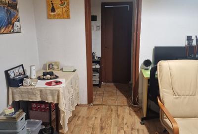 Apartament cu 4 camere semidecomandat în Central