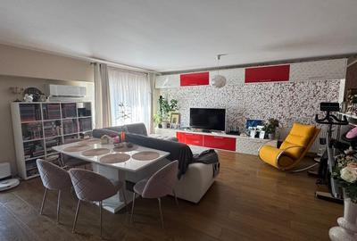 Apartament cu 3 camere decomandat, mobilat în Nicolina