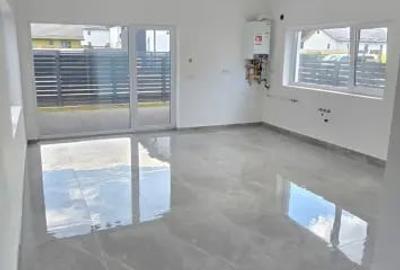 Casă cu 3 camere cu Teren 300 Mp în Noua