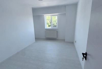 Apartament cu 4 camere decomandat în Central - 4