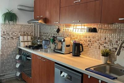 Apartament cu 3 camere decomandat, mobilat în Vitan - 2