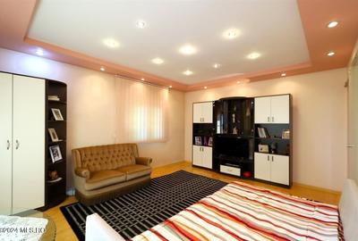 Duplex cu 4 camere cu Canalizare în Central - 34