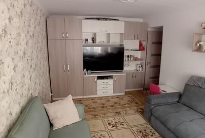 Apartament cu 3 camere decomandat în Nufărul - 1