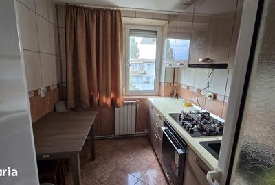 Apartament cu 3 camere în Micro 17