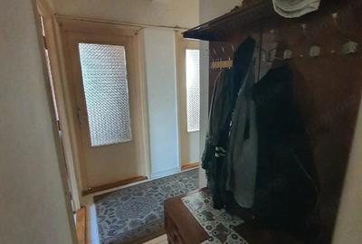 Apartament cu 3 camere decomandat în Dâmbovița