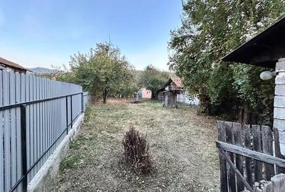 Casă cu 3 camere cu Teren 902 Mp în Berislăvești
