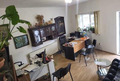 Casă cu 4 camere în Piața Cluj
