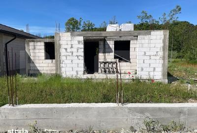 Casă cu 4 camere cu Teren 554 Mp în Central - 1