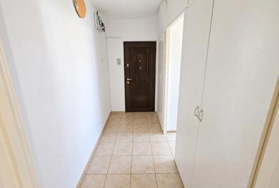 Apartament cu 2 camere semidecomandat în Craiovei