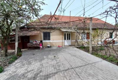 Casă cu 3 camere cu Teren 1100 Mp în Central - 2