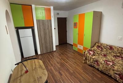 Apartament cu 2 camere semidecomandat în Gorjului