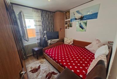 Apartament cu 2 camere semidecomandat în Tei
