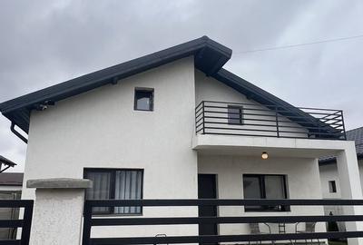 Casă cu 3 camere în Central
