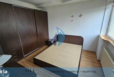 Apartament cu 3 camere decomandat în Cornișa