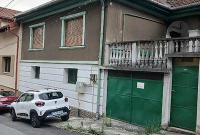Casă cu 3 camere cu Teren 300 Mp în Central