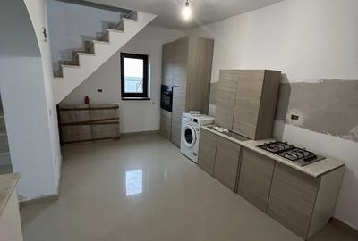 Casă cu 4 camere cu Teren 1090 Mp în Central - 3