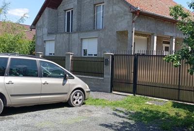 Casă cu 3 camere în Central