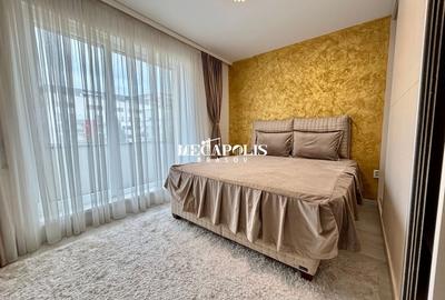 Apartament cu 3 camere decomandat în Tractorul