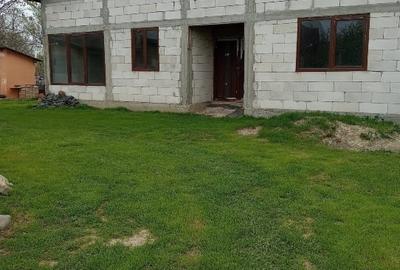 Casă individuală cu 4 camere cu Teren 897 Mp în Vadu Pașii - 1