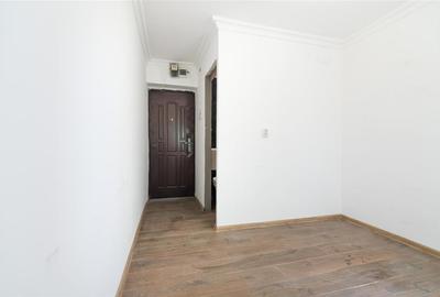 Garsonieră decomandată în Rogerius