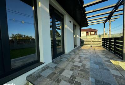 Casă cu 4 camere cu Teren 330 Mp în Crevedia - 1