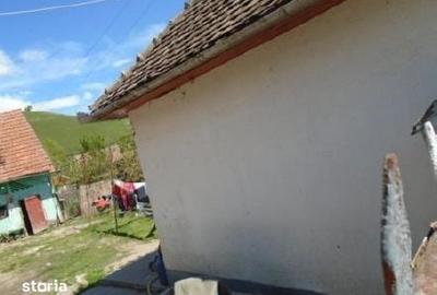 Casă cu 2 camere cu Teren 925 Mp în Central