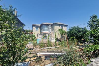 Casă individuală cu 6 camere cu Canalizare în Km 4-5 - 5