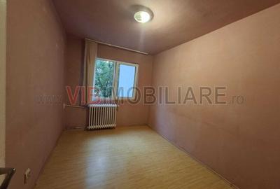 Apartament cu 3 camere semidecomandat în Șagului