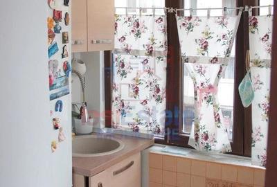Apartament cu 3 camere decomandat în Filiași
