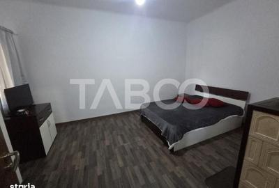 Casă cu 3 camere în Sâmbăta de Jos