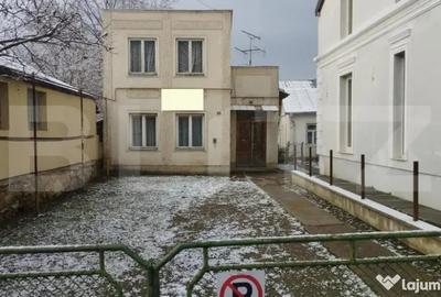Casă cu 3 camere cu Teren 183 Mp în Central - 1