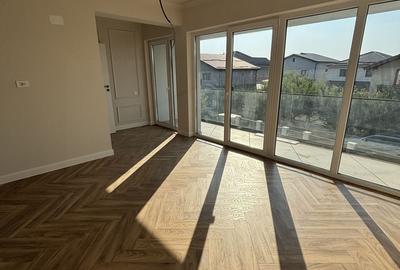 Casă cu 5 camere cu Teren 440 Mp în Malu Mare