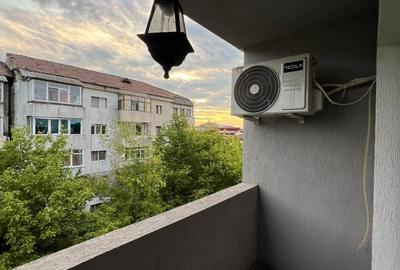 Apartament cu 3 camere decomandat în Exterior Vest