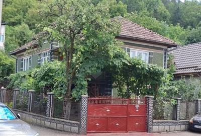 Casă cu Teren 500 Mp în Central