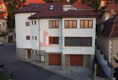 Casă individuală cu 7 camere cu Canalizare în Central - 1