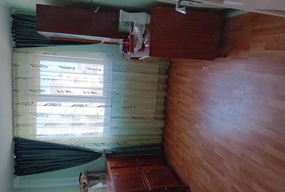 Apartament cu 3 camere decomandat în Micro 20
