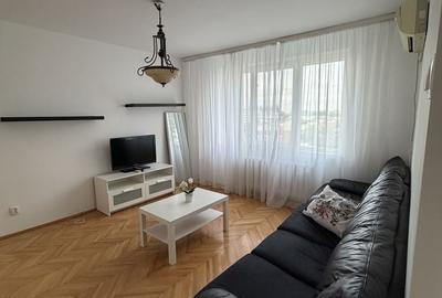 Apartament cu 3 camere semidecomandat în Grivița