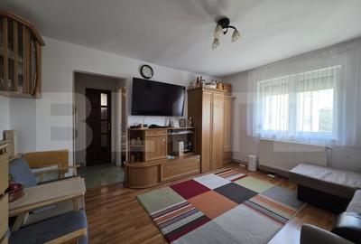 Apartament cu 3 camere semidecomandat, mobilat în Micro 14