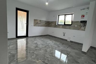 Casă cu 4 camere cu Teren 700 Mp în Central - 9