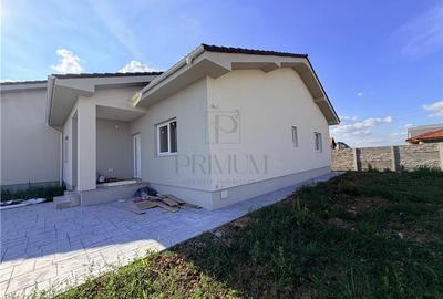 Duplex cu 4 camere cu Canalizare în Moșnița Nouă - 1